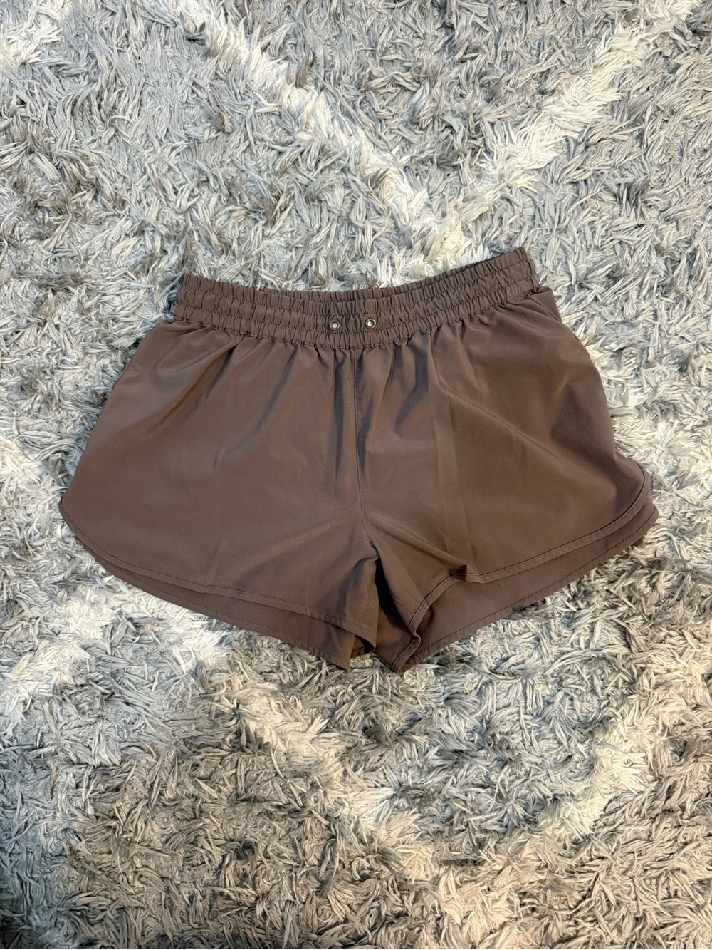 Aritzia’s TNA Women’s Mauve Taupe Athletic Shorts – Classic Comfort
